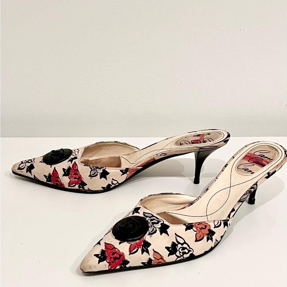 CHANEL Floral Print Heels in Red and Black - RARE vintage, fabulous condition